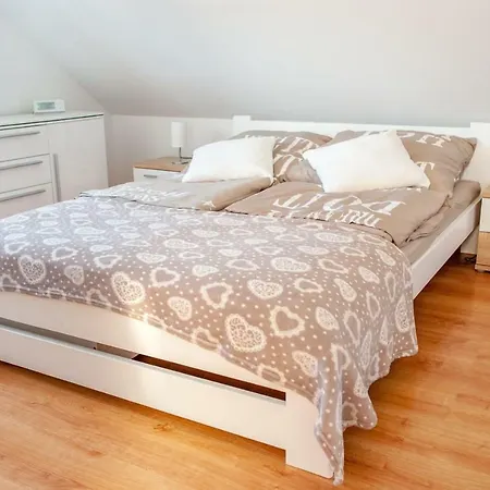 Domektomek Z Kominkiem I Ogrodem 1000m *